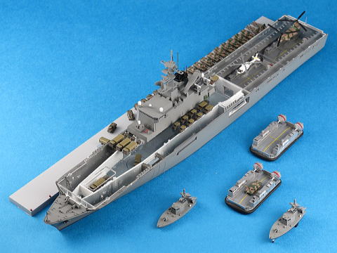 海上自衛隊輸送艦 精確 LST-4002 しもきた 1/700